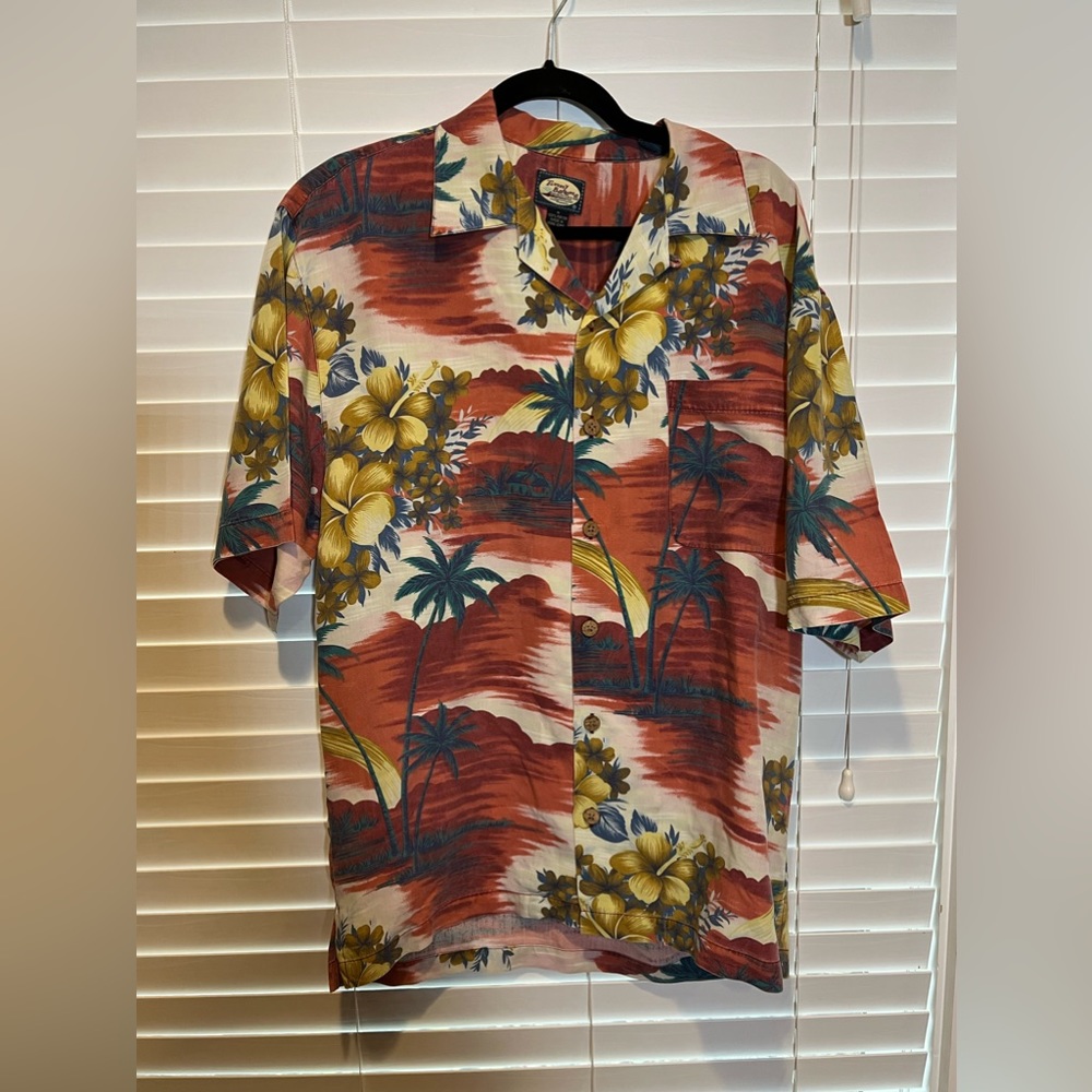 Tommy Bahama 100% Rayon Button Up - M